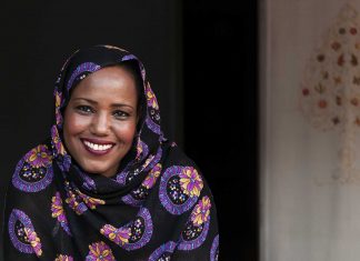 Presiones de Marruecos obligan al Instituto del Mundo Árabe de París a cancelar concierto de Aziza Brahim