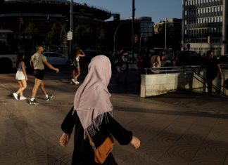 2.000 familias musulmanas pidieron la materia de religión islámica en Cataluña Musulmanes catalanes en una escuela