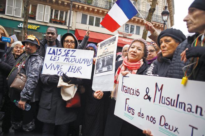 Manifestación a favor de la libertad religiosa en Francia