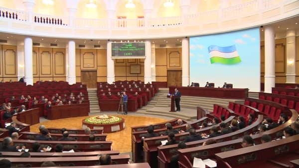 Parlamento uzbeko