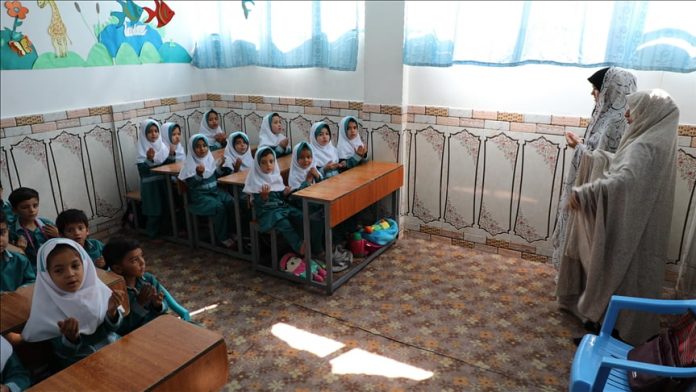 Niñas estudiantes afganas