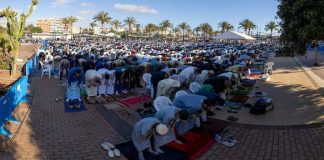 Los melillenses musulmanes ya se preparan para afrontar el Ramadán Musulmanes de Melilla rezando