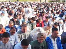 Musulmanes de Melilla saludan visita de los Reyes Musulmanes en la oración del Eid el Fitr en Melilla