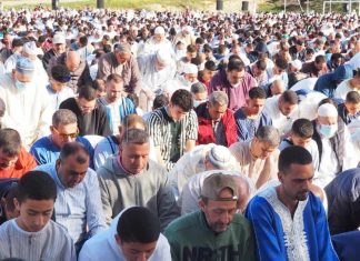 Musulmanes de Melilla saludan visita de los Reyes Musulmanes en la oración del Eid el Fitr en Melilla