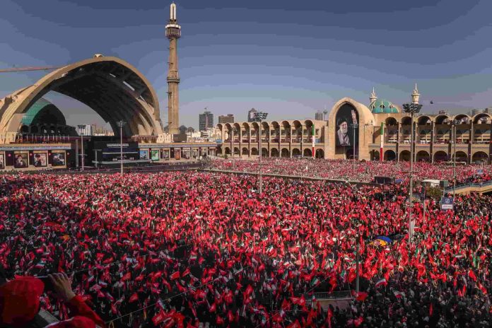millones funeral jamenei mezquita teheran 2 Funeral de Sayyed Ali Jamenei en Teherán