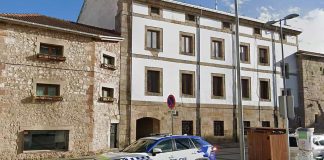 La Fiscalía pide tres años de cárcel para un policía local de Reinosa por delitos de odio contra los musulmanes en redes sociales Coche policía en Reinosa