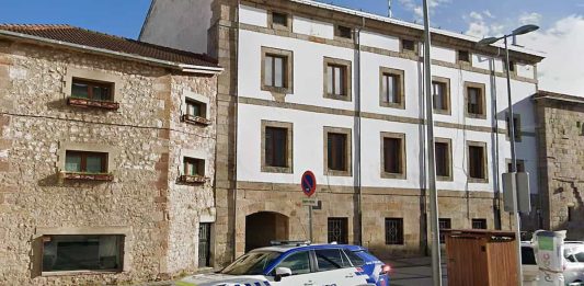 La Fiscalía pide tres años de cárcel para un policía local de Reinosa por delitos de odio contra los musulmanes en redes sociales Coche policía en Reinosa