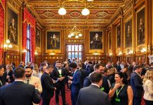 De los puestos de kebab al Parlamento: Gran Bretaña celebra las contribuciones de los inmigrantes Premios Kebab en el Reino Unido