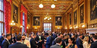 De los puestos de kebab al Parlamento: Gran Bretaña celebra las contribuciones de los inmigrantes Premios Kebab en el Reino Unido