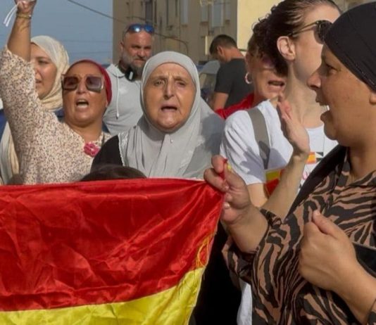 Ceutíes musulmanes, hartos tras semanas de acoso: «Somos españoles. Parece que tenemos que ir con un DNI en la frente» Mujeres musulmanas de Ceuta