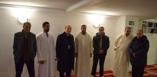 Actos de convivencia entre musulmanes y cristianos en Burgos Visita del arzobispo de Burgos a una mezquita