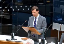 Calgary celebra el «Mes de la Historia Islámica» en octubre El alcalde de Calgary Jeromy Farkas