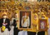 Reyes de Tailandia entregaron premios del Concurso Nacional de Recitación del Sagrado Corán Musulmanes tailandeses con retratos del rey