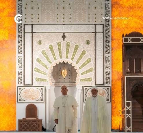 Los musulmanes de Francia acogen con satisfacción los mensajes del Papa sobre la paz y la diversidad El Papa León XIV durante una visita a la Gran Mezquita de Argelia